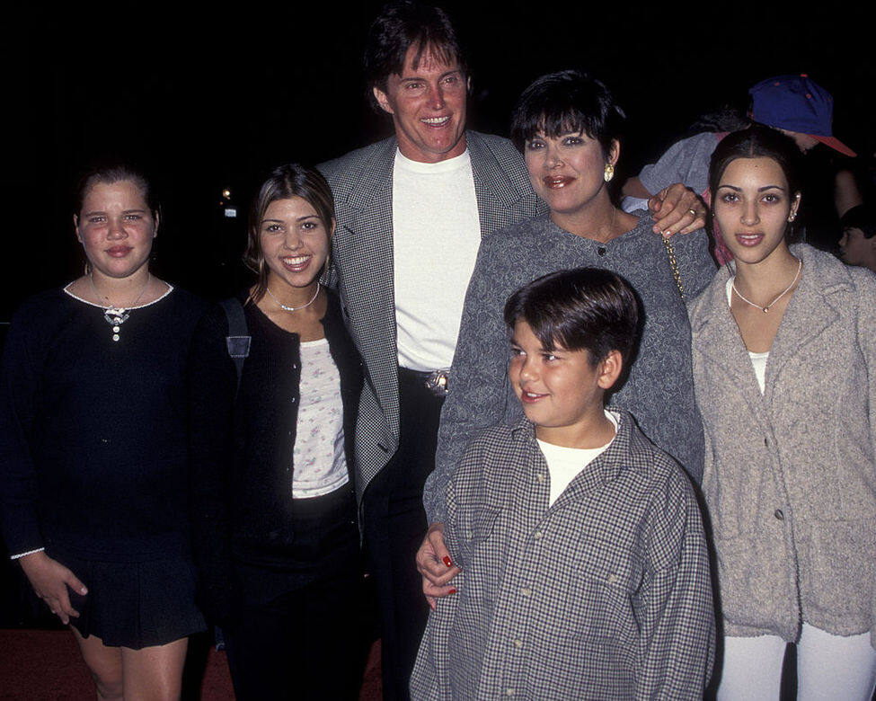 Bruce Jenner在與Kris結婚前已結過兩次婚,和前妻有四個子女;而Kris與前夫Robert Kardashian亦 Bruce Jenner在與Kris結婚前已結過兩次婚,和前妻有四個子女;而Kris與前夫Robert Kardashian亦