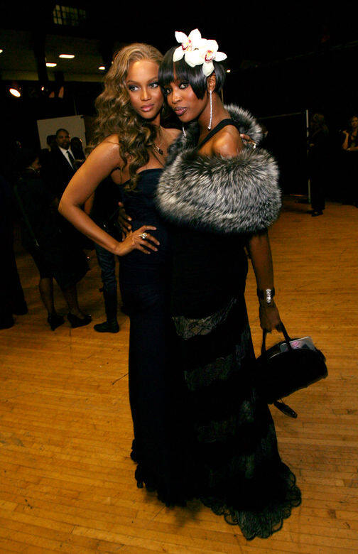據說Tyra Banks年輕時因遭Naomi Campbell封殺,放棄high fashion而轉行商業路線。 據說Tyra Banks年輕時因遭Naomi Campbell封殺,放棄high fashion而轉行商業路線。