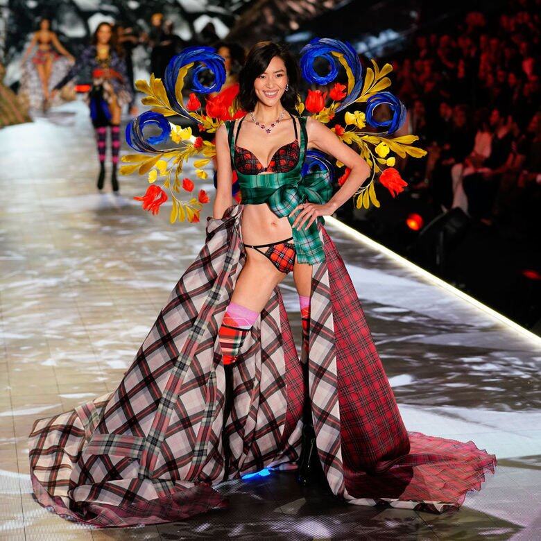 擁有「中國第一超模」美譽的劉雯是首個登上VS時裝騷舞台的亞裔模特兒。