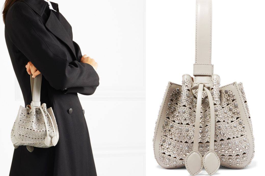 灰色窩釘手挽袋（$15,100 Alaia）經典貴氣的鏤空皮革，配以窩釘裝飾、束繩和手挽