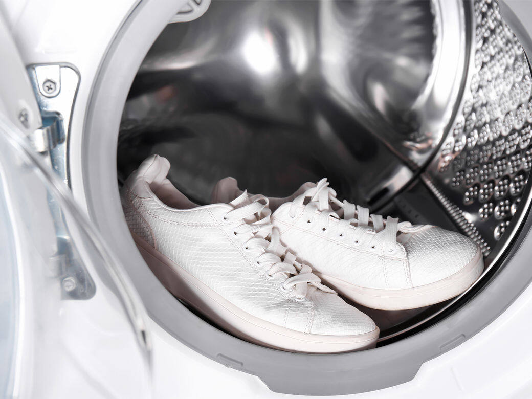 在又熱又焗的夏天，用洗衣機洗波鞋可能是最直接、方便的辦法。
