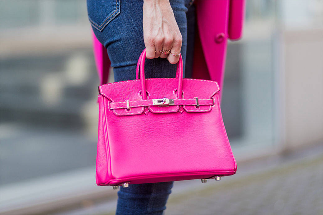 每個 Hermès Birkin 手袋都是 Hermès 品牌內的自家工匠,花時足足48個小時人手製 每個 Hermès Birkin 手袋都是 Hermès 品牌內的自家工匠,花時足足48個小時人手製