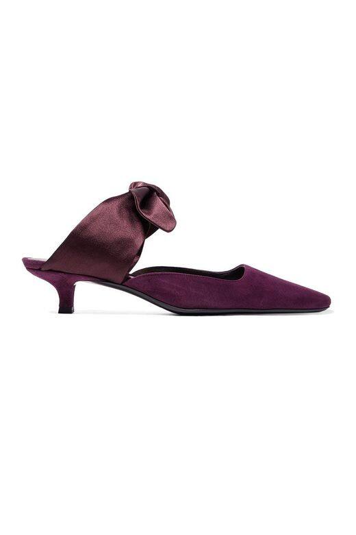 The Row紫色緞面小貓跟拖鞋- £725(約港幣$7,250) The Row紫色緞面小貓跟拖鞋- £725(約港幣$7,250)