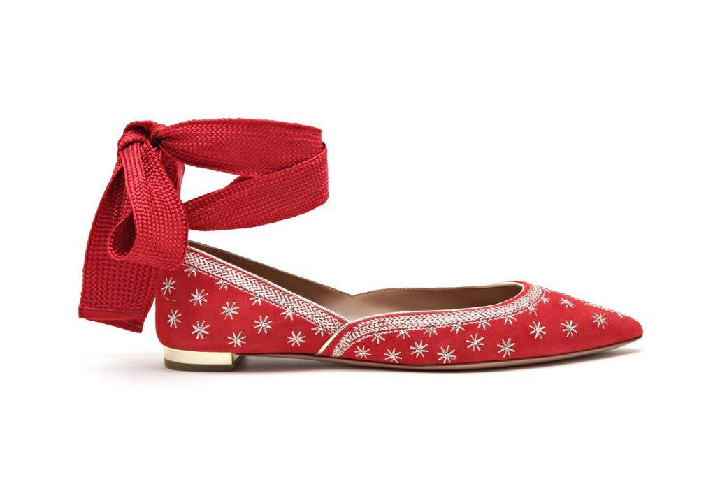 Aquazzura尖頭鞋 $5,500這雙bliss ballet紅色平底鞋飾以金色刺繡，並配搭品牌簽名式的