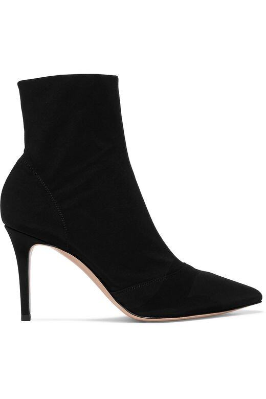 Gianvito Rossi尖頭靴 $7,050 available at net-a-porter.com黑色高跟短靴幾乎能應付大部分場合，這