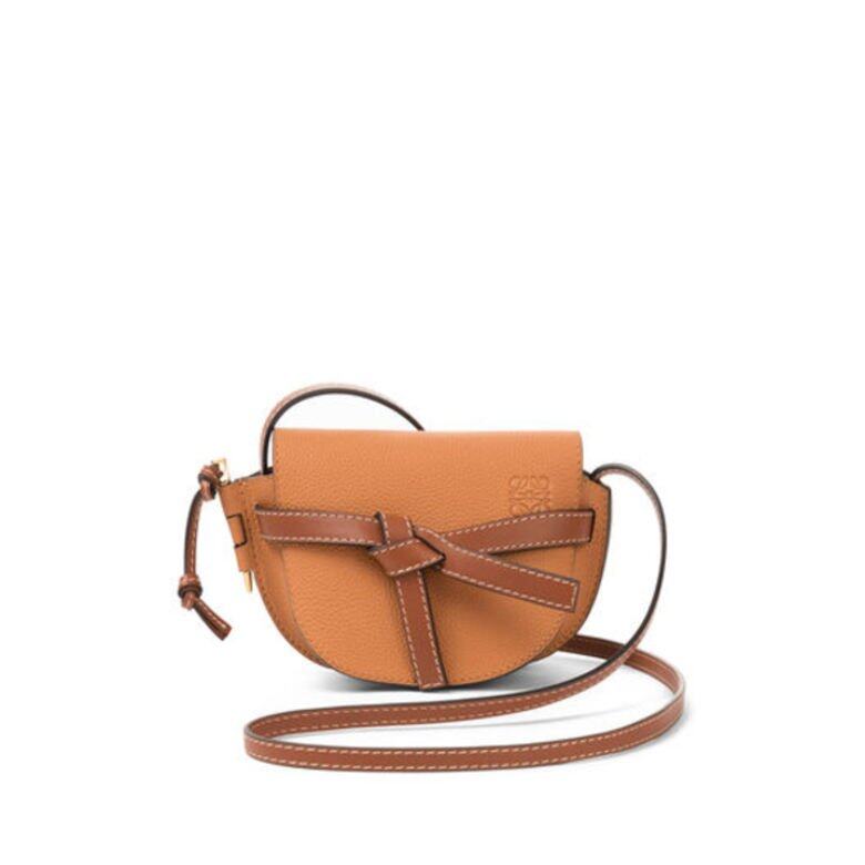 Loewe強勢加推馬鞍手袋是今年火紅款,這輪廓的Loewe Gate手袋自春夏推出後儲 Loewe強勢加推馬鞍手袋是今年火紅款,這輪廓的Loewe Gate手袋自春夏推出後儲