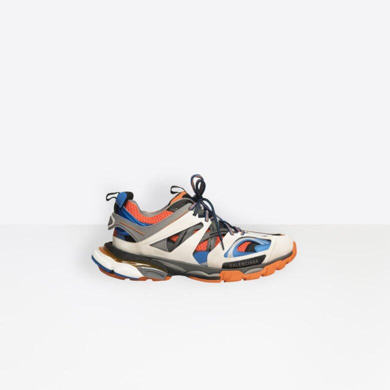 1. Balenciaga Track波鞋 $7,500Balenciaga繼掀起Dad sneakers潮流的Triple S後,以行山鞋為藍本的Track緊接 1. Balenciaga Track波鞋 $7,500Balenciaga繼掀起Dad sneakers潮流的Triple S後,以行山鞋為藍本的Track緊接