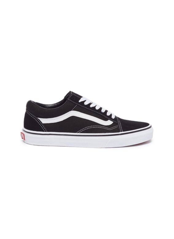 8. Vans Old Skool滑板鞋 $550Vans Old Skool是眾多品牌鞋款中最受歡迎的不死款式,黑白 8. Vans Old Skool滑板鞋 $550Vans Old Skool是眾多品牌鞋款中最受歡迎的不死款式,黑白