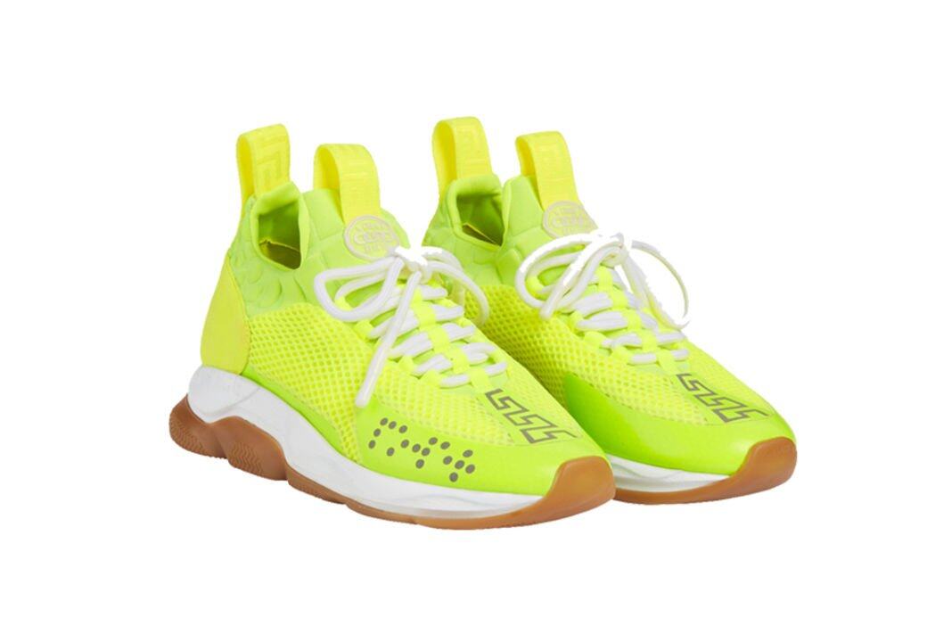 不少時尚品牌也推出Dad sneakers,除了Balenciaga,Versace最新推出的Cross Chainer也是不二之選,搶眼 不少時尚品牌也推出Dad sneakers,除了Balenciaga,Versace最新推出的Cross Chainer也是不二之選,搶眼