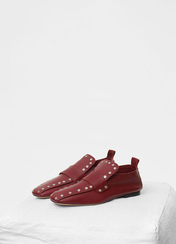 25歲以上至少擁有一雙!Chanel、Céline、Roger Vivier、Valentino 4大高級時尚品牌平底鞋推薦! 25歲以上至少擁有一雙!Chanel、Céline、Roger Vivier、Valentino 4大高級時尚品牌平底鞋推薦!