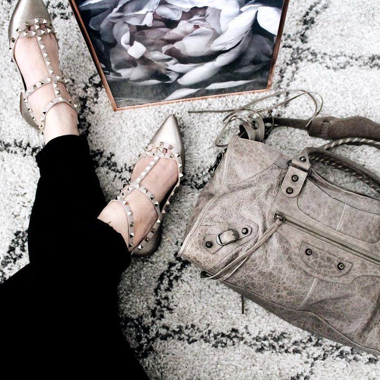 25歲以上至少擁有一雙!Chanel、Céline、Roger Vivier、Valentino 4大高級時尚品牌平底鞋推薦! 25歲以上至少擁有一雙!Chanel、Céline、Roger Vivier、Valentino 4大高級時尚品牌平底鞋推薦!