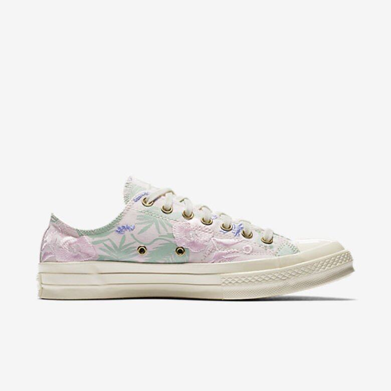 波鞋推薦:Converse刺繡花卉圖案波鞋。 波鞋推薦:Converse刺繡花卉圖案波鞋。
