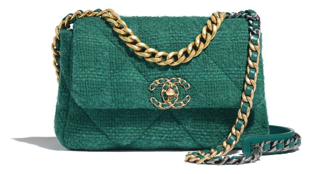 粉色斜紋軟呢CHANEL19腰包, 約$27,400 粉色斜紋軟呢CHANEL19腰包, 約$27,400