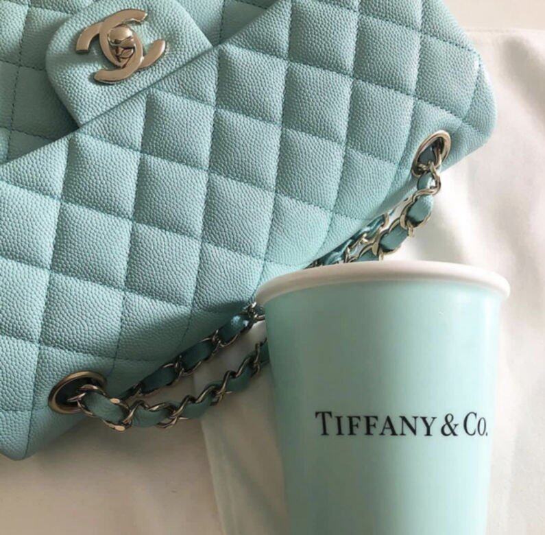 Tiffany Blue Chanel手袋是Chanel Cruise 19系列推出的最新色調，為了配合海洋主題而推出的