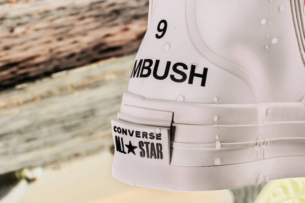 兩對鞋跟位置亦印有Converse與Ambush的logo，不過logo色調則各不相同。Converse Chuck 70用上整