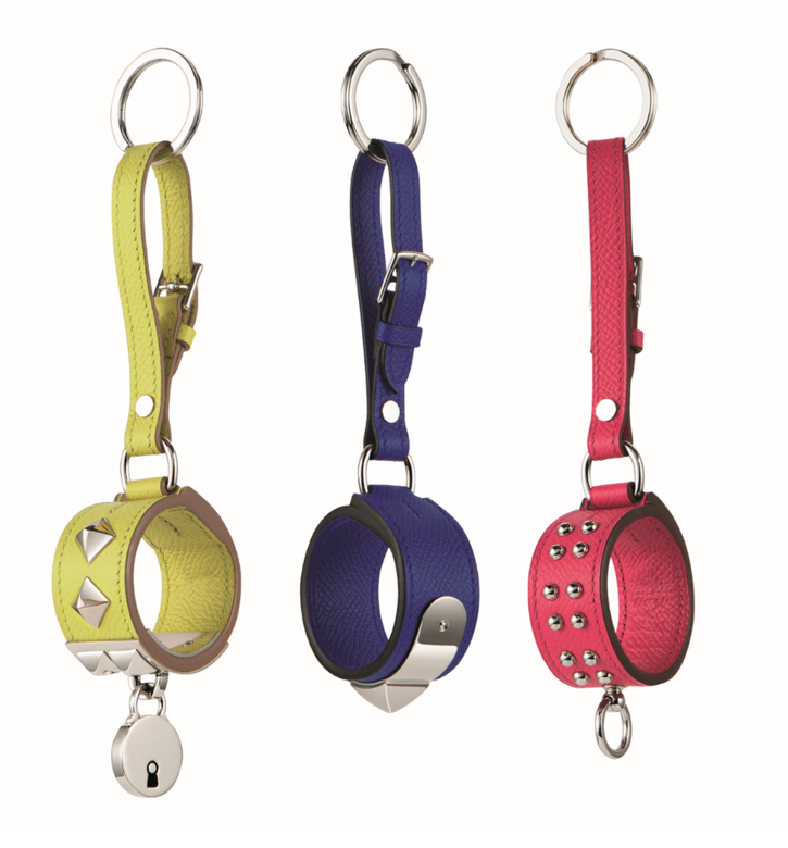 Collier de Chien 系列 Epsom 小牛皮鑰匙圈 紫玫瑰(右),NT. 37,400Collier de Chien 系列 Epsom 小牛皮鑰匙 Collier de Chien 系列 Epsom 小牛皮鑰匙圈 紫玫瑰(右),NT. 37,400Collier de Chien 系列 Epsom 小牛皮鑰匙