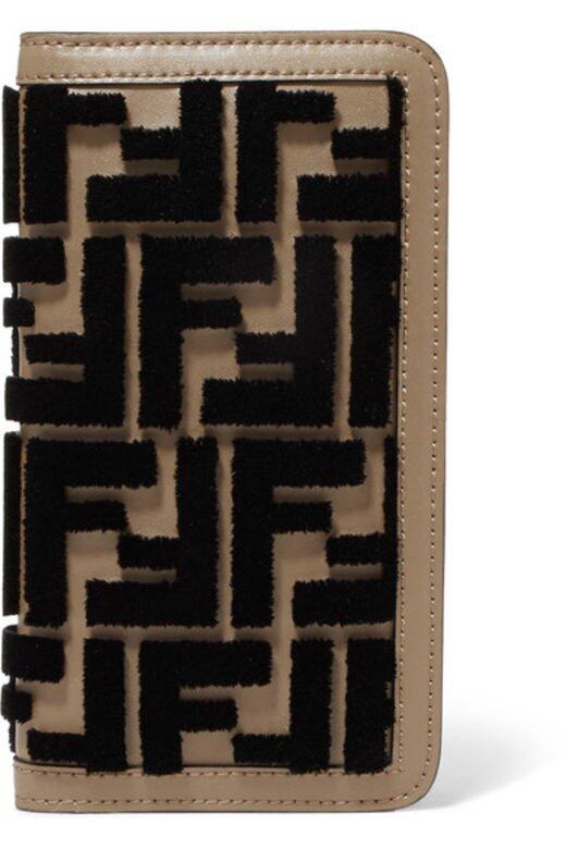 iPhone X適用手機殼Fendi $3,700 (net-a-porter.com) iPhone X適用手機殼Fendi $3,700 (net-a-porter.com)