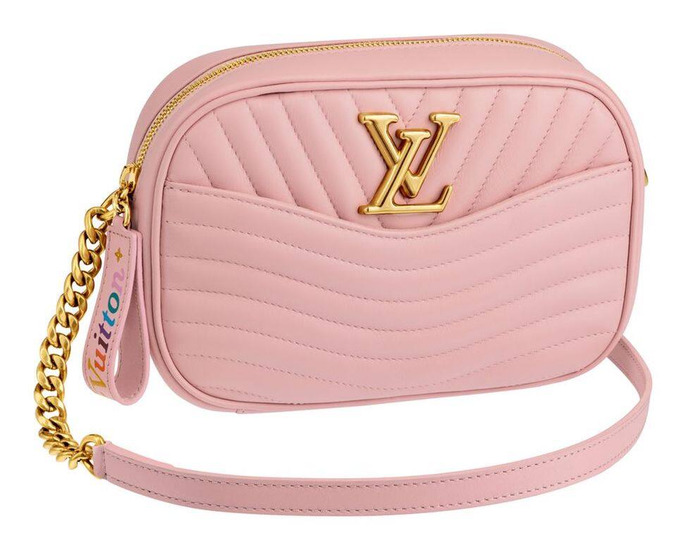 Louis Vuitton New Wave 相機包 $15,000(共有黑白粉紅三色) Louis Vuitton New Wave 相機包 $15,000(共有黑白粉紅三色)