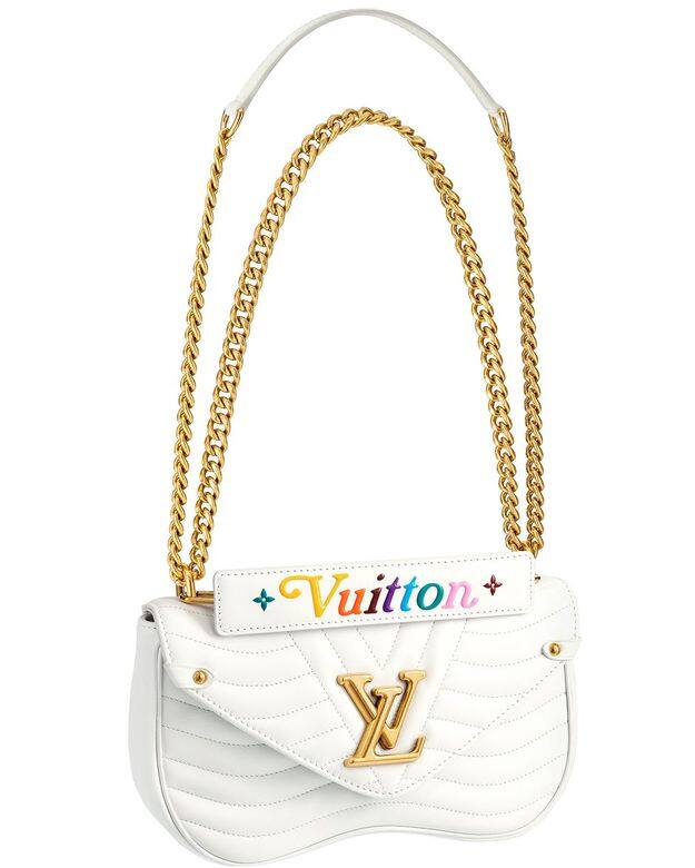 Louis Vuitton New Wave 鍊帶包 $18,800(共有黑白粉紅三色) Louis Vuitton New Wave 鍊帶包 $18,800(共有黑白粉紅三色)