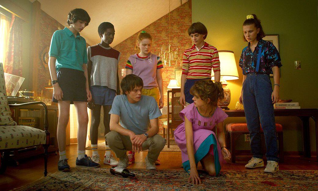 在《Stranger Things》裡幾乎每個場景都找到Converse的蹤影,不信?看看這張截圖。如果劇中演 在《Stranger Things》裡幾乎每個場景都找到Converse的蹤影,不信?看看這張截圖。如果劇中演