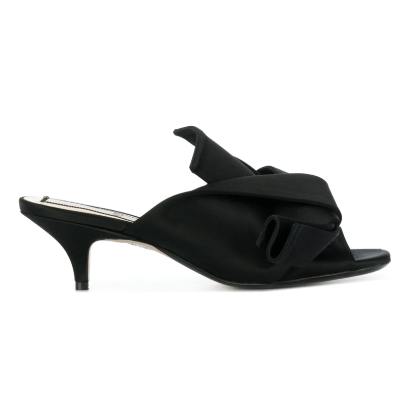 2019值得入手的16對Mules涼鞋 矮跟涼鞋($3,708 N’21, available at Farfetch.com) 2019值得入手的16對Mules涼鞋 矮跟涼鞋($3,708 N’21, available at Farfetch.com)