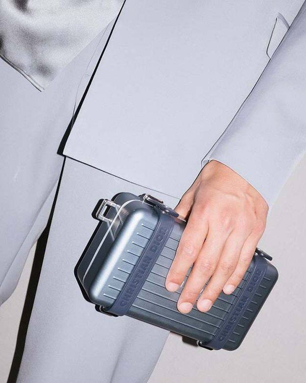 Rimowa向來與不同單位聯乘多多,例如Off-White™、Ambush、Aesop、Supreme,以及Fendi等知名品牌,每每合 Rimowa向來與不同單位聯乘多多,例如Off-White™、Ambush、Aesop、Supreme,以及Fendi等知名品牌,每每合