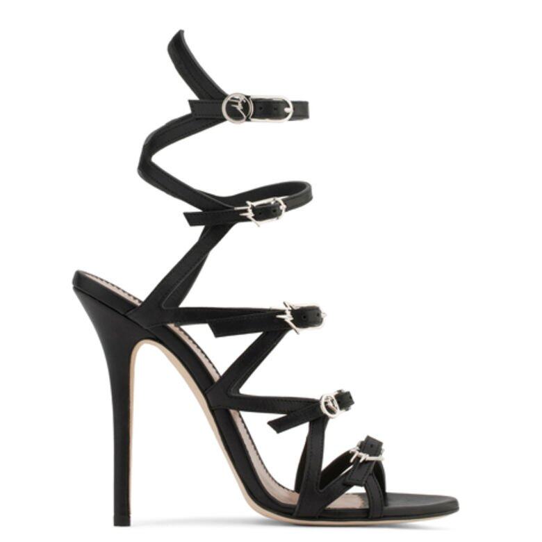 Jimmy Choo、Giuseppe Zanotti、Gianvito Rossi、Christian Louboutin中最顯腿瘦的涼鞋品牌!容祖兒、楊冪、奚夢瑤這樣穿 Jimmy Choo、Giuseppe Zanotti、Gianvito Rossi、Christian Louboutin中最顯腿瘦的涼鞋品牌!容祖兒、楊冪、奚夢瑤這樣穿
