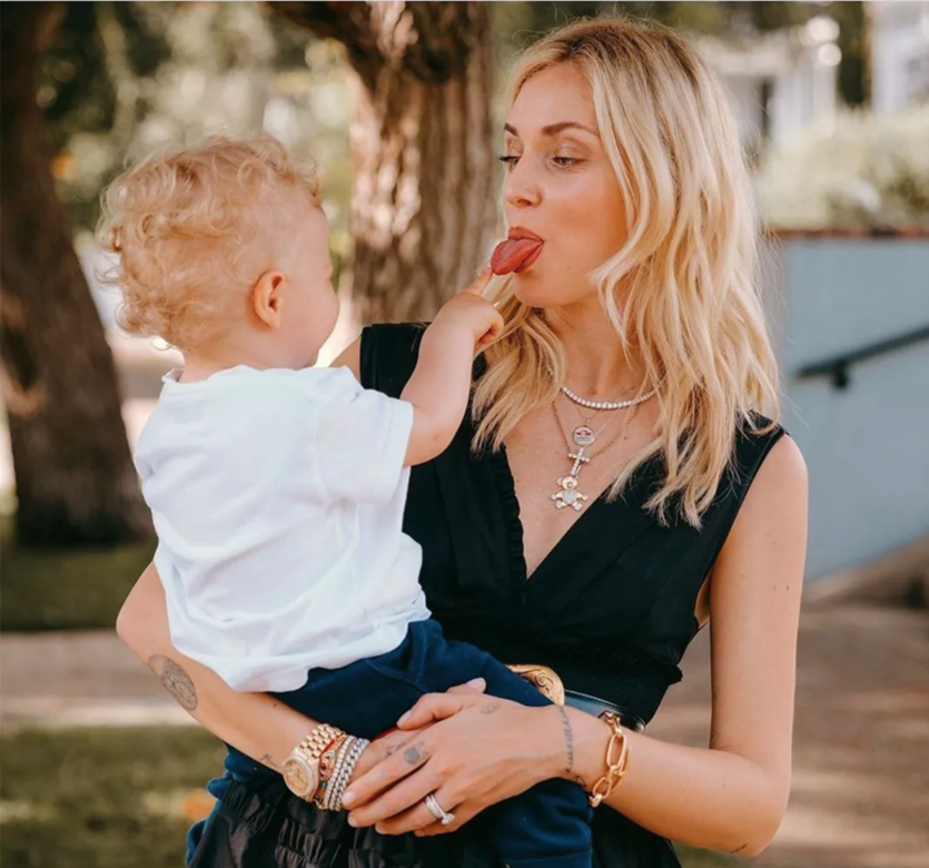 當了媽媽之後Chiara Ferragni的Instagram除了放閃外,就是分享配飾,這就是“宇宙第一Kol”的 當了媽媽之後Chiara Ferragni的Instagram除了放閃外,就是分享配飾,這就是“宇宙第一Kol”的