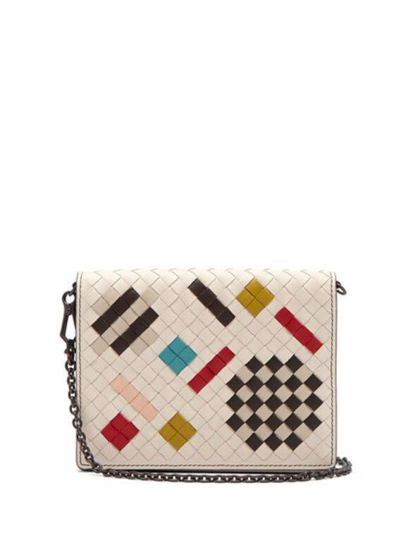 Bottega Veneta 另類形狀織皮最出色的Bottega Veneta,wallet on chain都用這標誌性工藝,織出七彩童 Bottega Veneta 另類形狀織皮最出色的Bottega Veneta,wallet on chain都用這標誌性工藝,織出七彩童