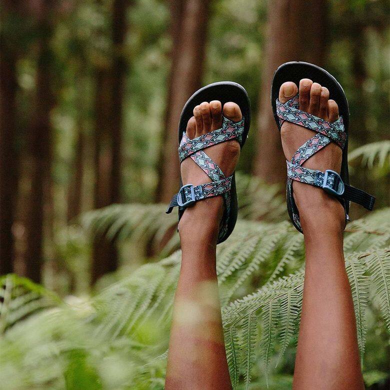 Teva、Keen、Chaco 3大平底涼鞋品牌推薦:上山下海哪雙最值得買? Teva、Keen、Chaco 3大平底涼鞋品牌推薦:上山下海哪雙最值得買?