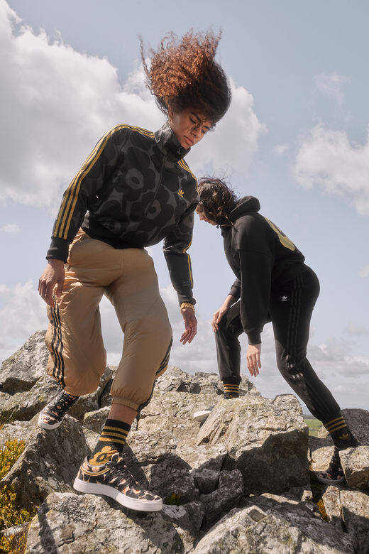 adidas x Marimekko系列將於2021年10月上旬起在adidas.com、adidas指定專門店和零售商以及marimekko adidas x Marimekko系列將於2021年10月上旬起在adidas.com、adidas指定專門店和零售商以及marimekko