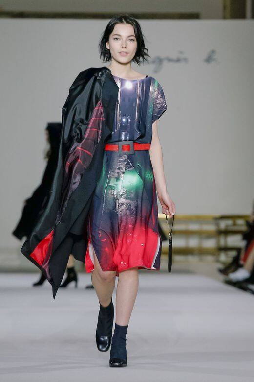 經典的 Photo Print(相片打印)裙子將 Agnès 的攝影作品變成美麗圖案,無論是倫敦 經典的 Photo Print(相片打印)裙子將 Agnès 的攝影作品變成美麗圖案,無論是倫敦