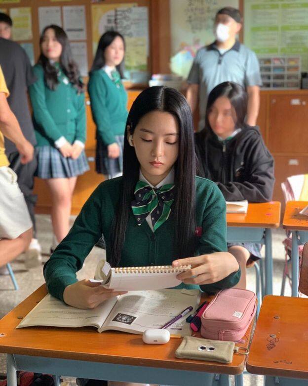 《殭屍校園》中表面冷酷 卻是渴望得到溫暖的女生 《殭屍校園》中表面冷酷 卻是渴望得到溫暖的女生
