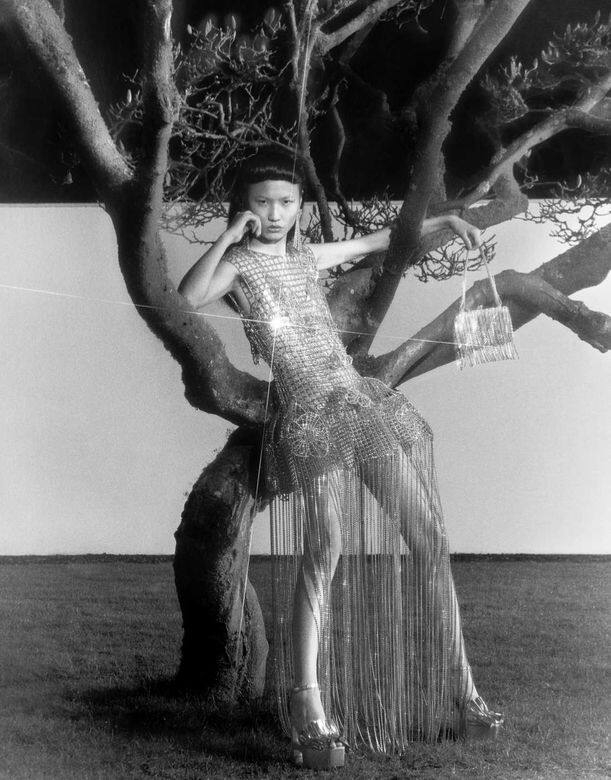 就以美國80年代黑人文化為靈感的2020春夏系列作例子,其中一條飾有閃 就以美國80年代黑人文化為靈感的2020春夏系列作例子,其中一條飾有閃