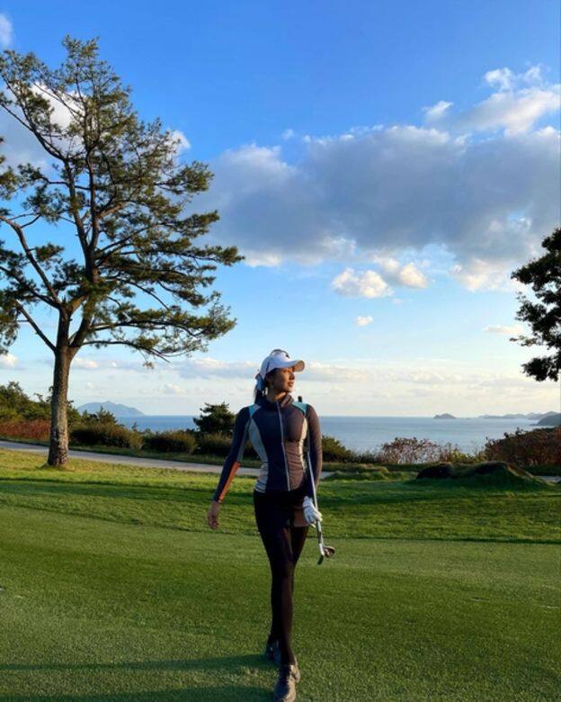 除了健身教練的身份外，鄭雅琳還是一位專業的高爾夫球手，在南韓多家