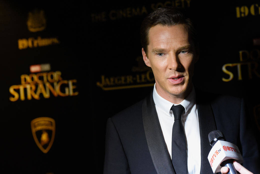 Benedict Cumberbatch在Marvel 電影《奇異博士》中飾演Stephen Strang 一角；這角色是一名優秀的天才外科