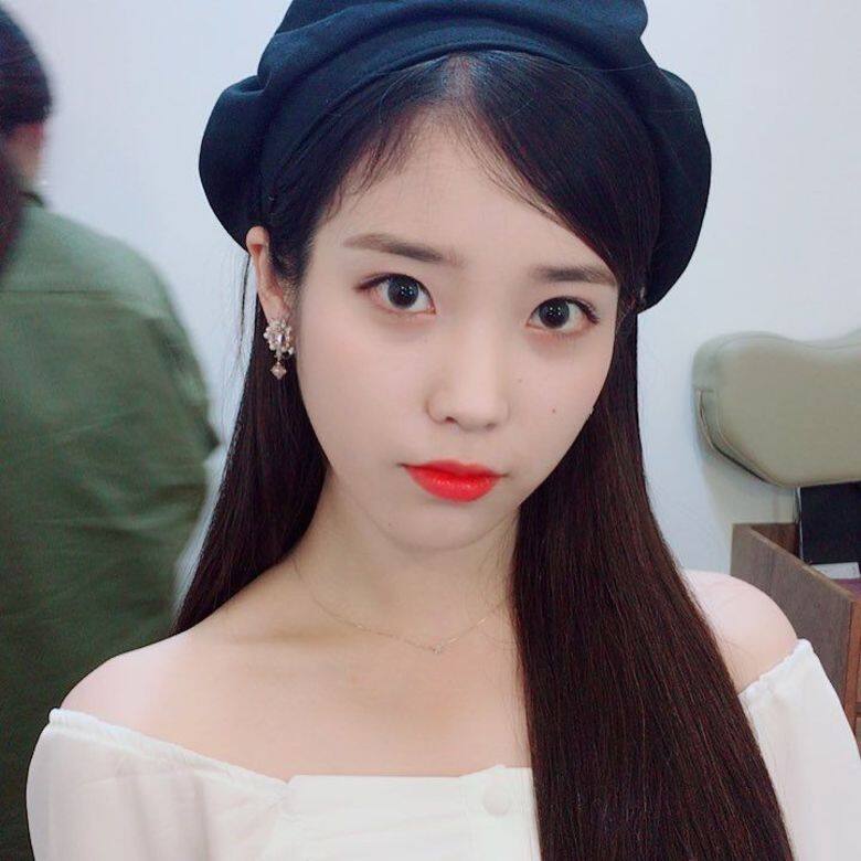 黑色畫家帽造型:IU全能藝人IU可說是畫家帽的愛好者,常常可以在她個 黑色畫家帽造型:IU全能藝人IU可說是畫家帽的愛好者,常常可以在她個