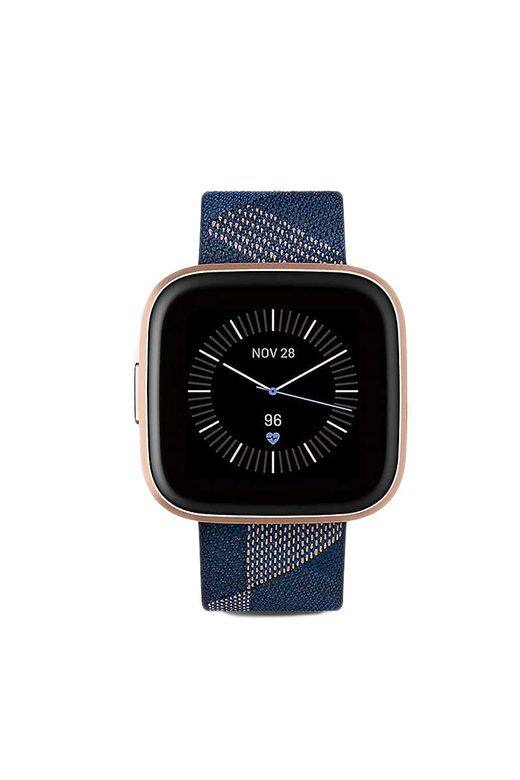 外型與Apple watch有點相似的 Fibit Versa 2在功能最大的分別就是在電池的續航力 外型與Apple watch有點相似的 Fibit Versa 2在功能最大的分別就是在電池的續航力