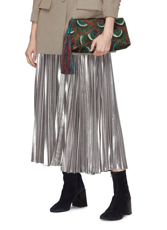 Dries Van Noten圖案clutch $5,500 available at Lane Crawford Dries Van Noten圖案clutch $5,500 available at Lane Crawford