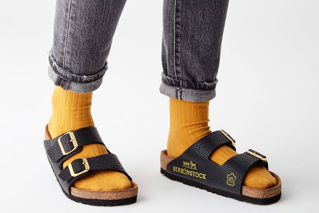 窄看這款Birkenstock涼鞋,幾本上與品牌前期或經典產品沒有太大分別,不過我們 窄看這款Birkenstock涼鞋,幾本上與品牌前期或經典產品沒有太大分別,不過我們