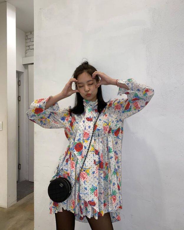 但畢竟,她還只有24歲。這個年紀的女生可以是千變萬化的動物,時而獨立 但畢竟,她還只有24歲。這個年紀的女生可以是千變萬化的動物,時而獨立