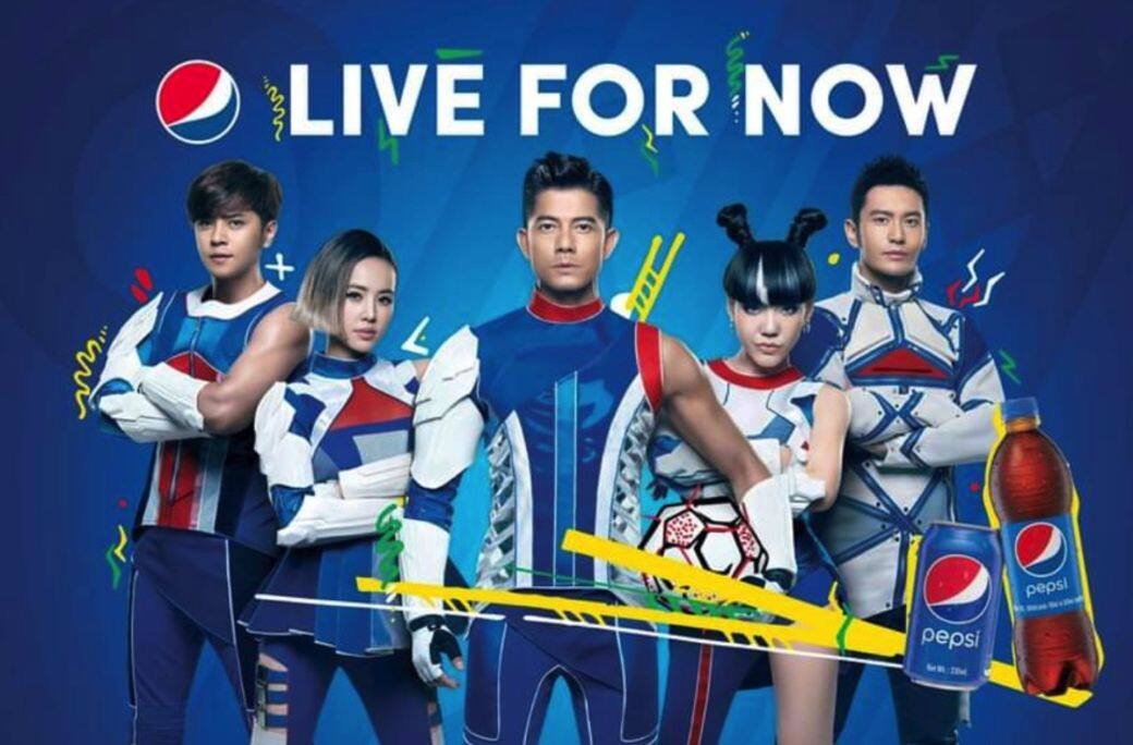 2008年開始百事起用內地藝人,黃曉明是百事內地巨星第一人,當年已早著 2008年開始百事起用內地藝人,黃曉明是百事內地巨星第一人,當年已早著