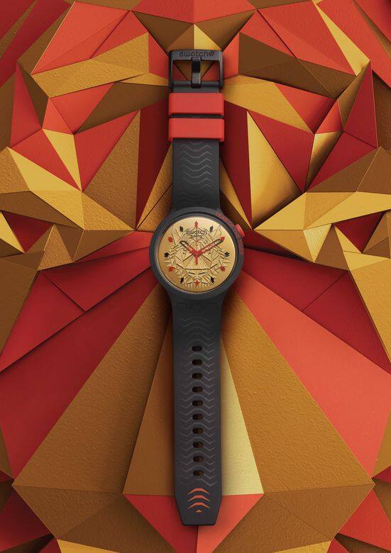 Swatch虎年生肖賀年手錶帶有虎頭圖案的金色錶盤象徵繁榮昌盛，而紅色的