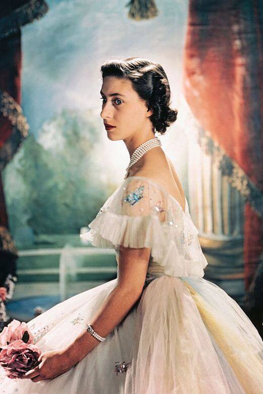 被稱為「皇室第一美」的瑪格麗特公主(Princess Margaret )比安妮長公主、黛安娜王妃走的 被稱為「皇室第一美」的瑪格麗特公主(Princess Margaret )比安妮長公主、黛安娜王妃走的