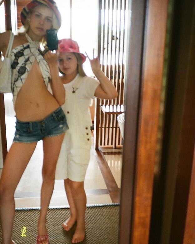 Nicola視Brooklyn最愛的妹妹Harper Beckham猶如自己的親生妹妹看待,而哈七也非常喜歡哥 Nicola視Brooklyn最愛的妹妹Harper Beckham猶如自己的親生妹妹看待,而哈七也非常喜歡哥