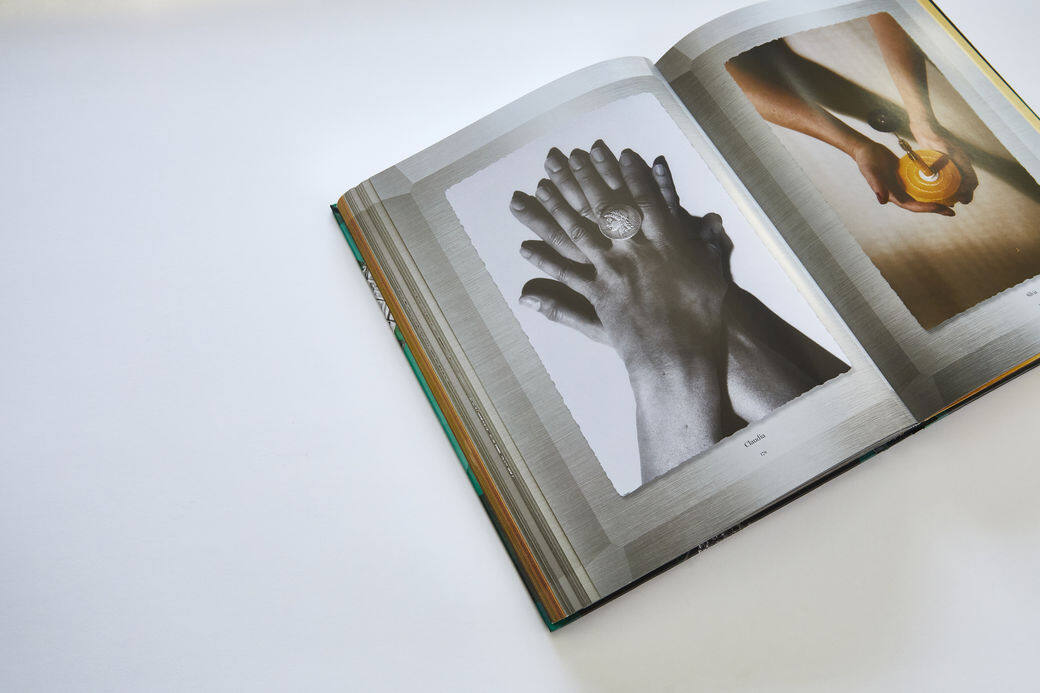 《Bvlgari Magnifica: The Power Women Hold》由時尚達人Tina Leung擔任主編,她表示此書旨在啟發女性、賦予 《Bvlgari Magnifica: The Power Women Hold》由時尚達人Tina Leung擔任主編,她表示此書旨在啟發女性、賦予