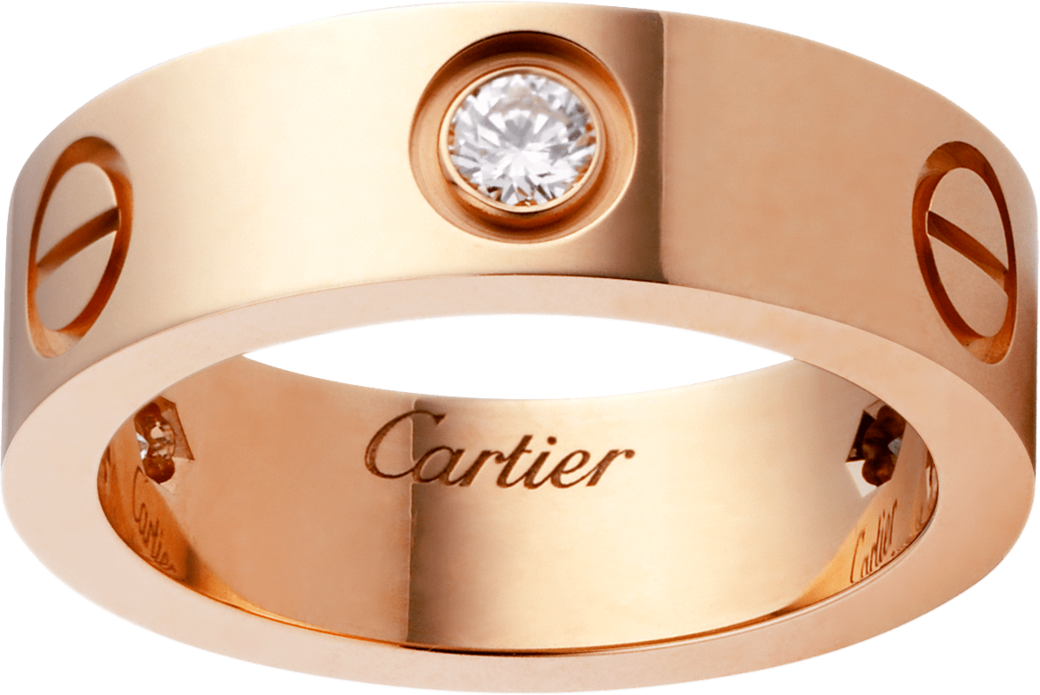 二人更一同佩帶上品牌獨一無二的Love系列戒指，設計更綴有鑽石，釋出低