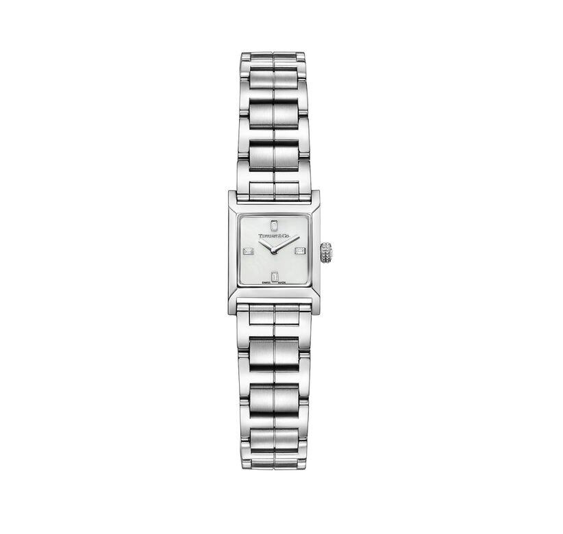 Tiffany & Co. 的1837 Makers手錶擁有16x16毫米錶殼,白色珍珠母貝錶盤以及鑽石指標 Tiffany & Co. 的1837 Makers手錶擁有16x16毫米錶殼,白色珍珠母貝錶盤以及鑽石指標