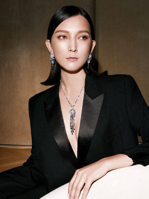 靈動而野性的美洲豹是卡地亞的永恆靈感來源,栩栩如生的造形配上藍 靈動而野性的美洲豹是卡地亞的永恆靈感來源,栩栩如生的造形配上藍