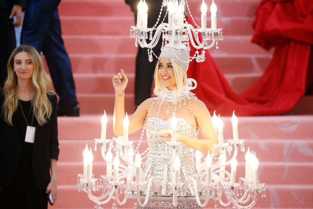 當然啦!貴賓們除了得穿著時尚外,還得要符合每年Met Gala 所訂的主題才行 當然啦!貴賓們除了得穿著時尚外,還得要符合每年Met Gala 所訂的主題才行